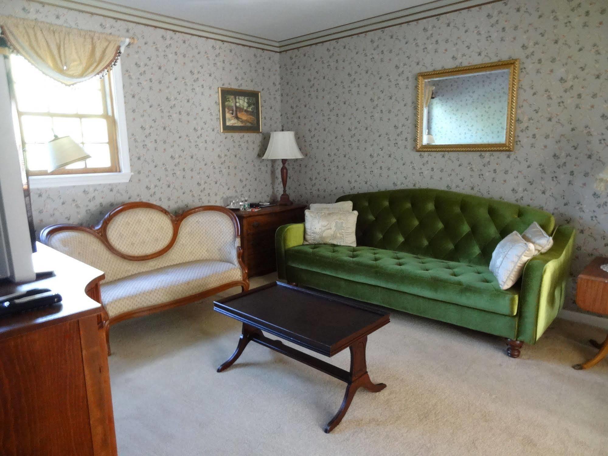 Williston Village Inn Берлингтон Экстерьер фото